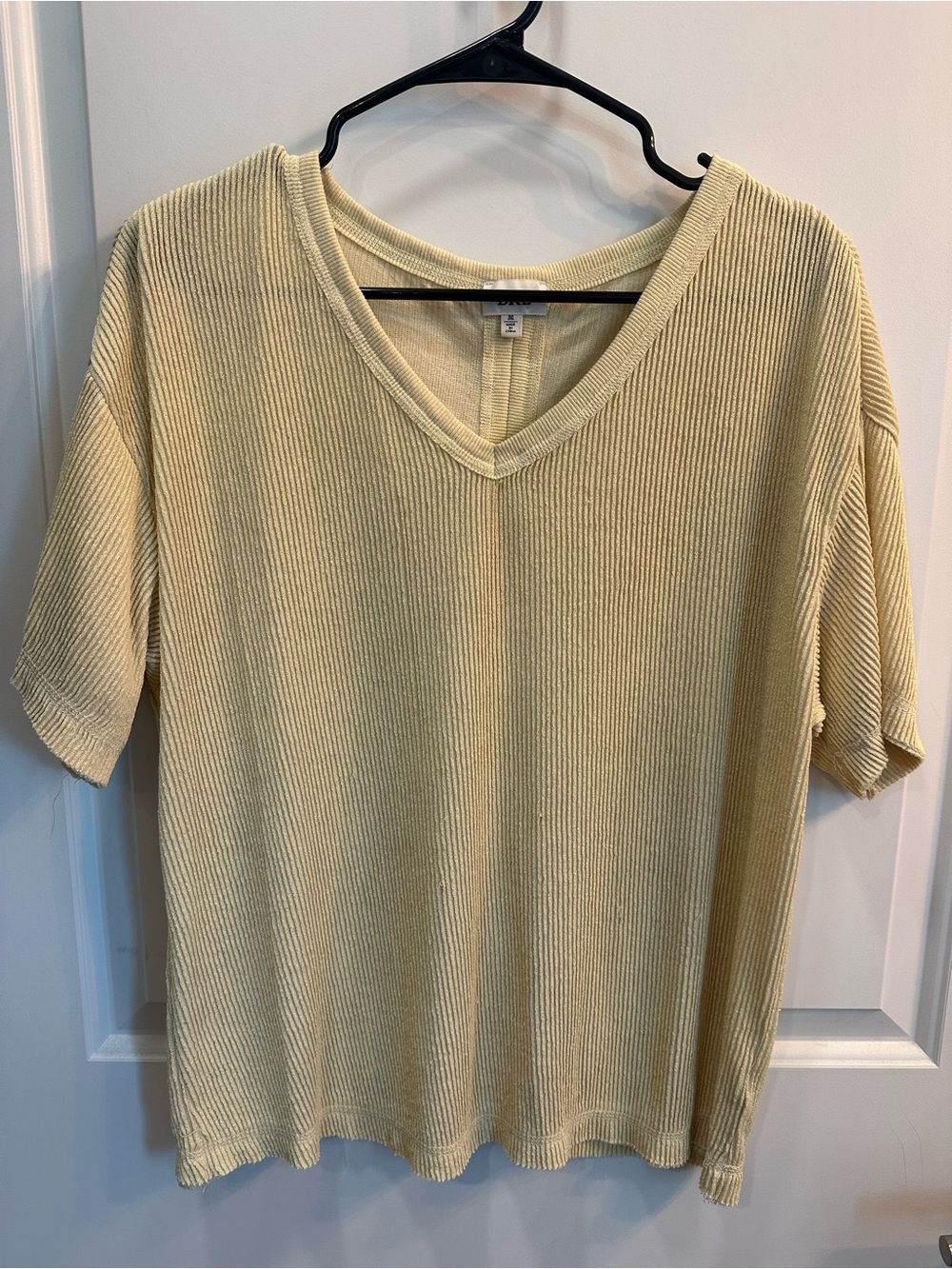 BKE Ribbed V-Neck Short Sleeve Top - Light Yellow